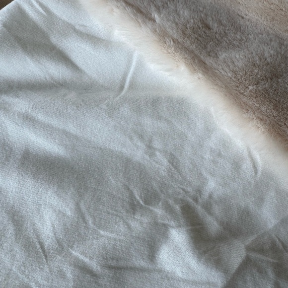 Cream Faux Fur Trim Scarf Elegant - Picture 10 of 10